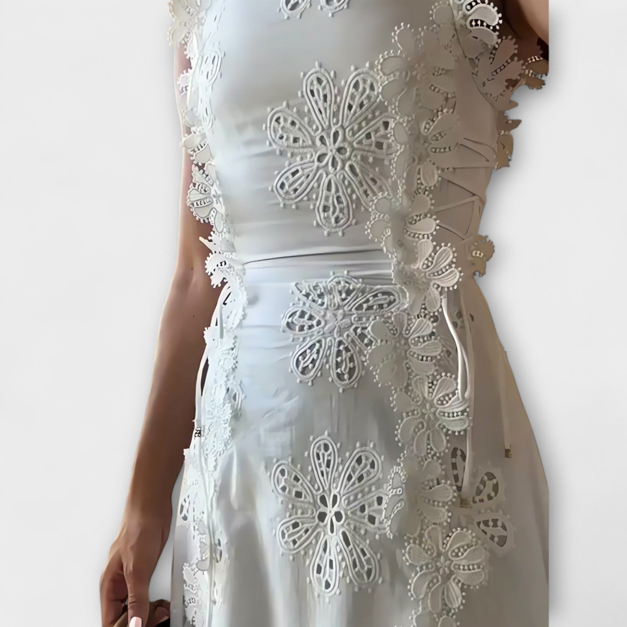 Éliora – Lace Floral Tie-Strap Maxi Dress