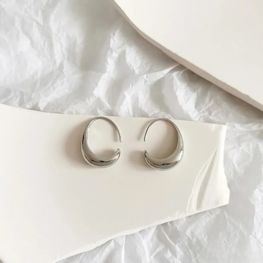 Elegant earrings in gold and silver