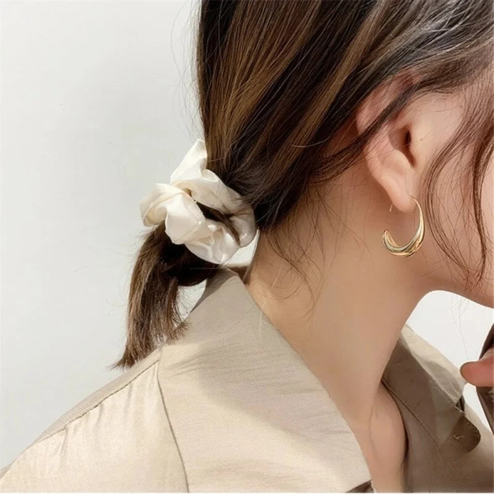 Elegant earrings in gold and silver