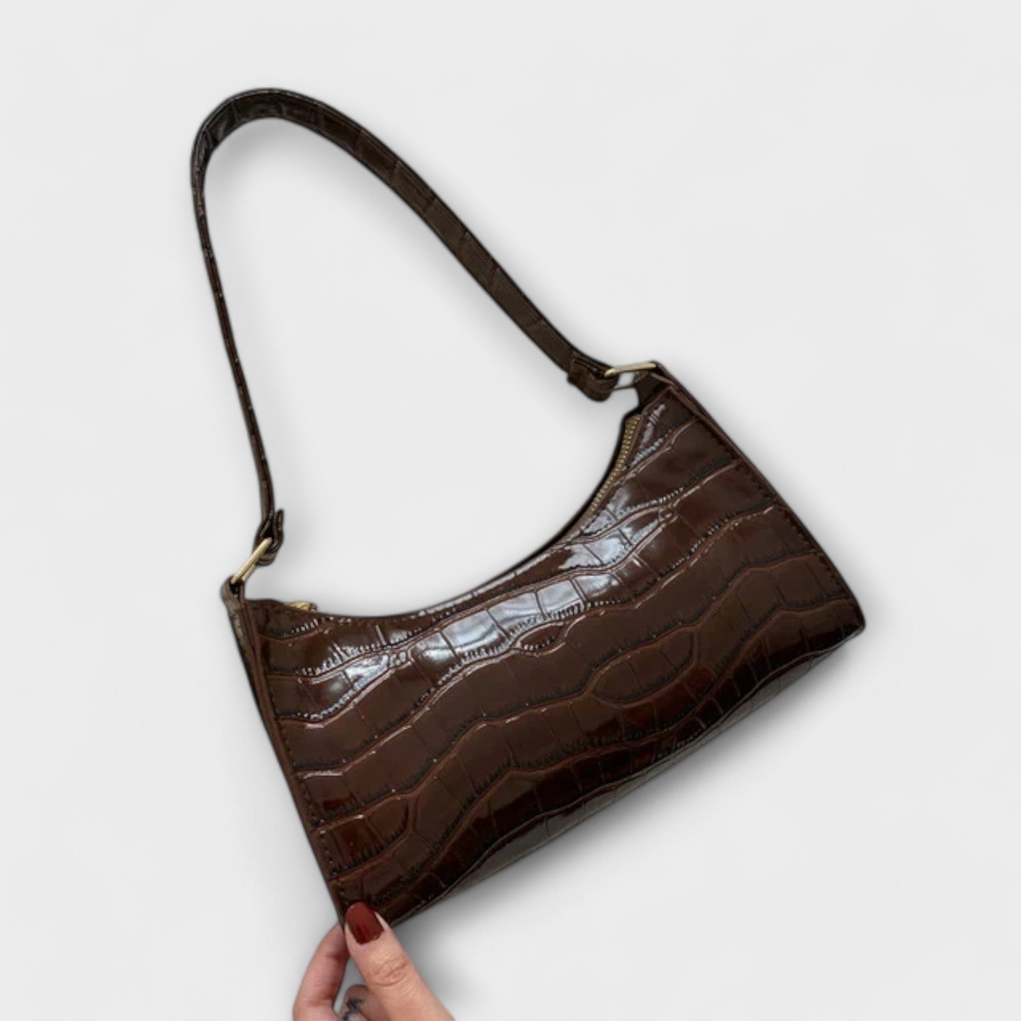 Lora. - Shiny Leather Bag