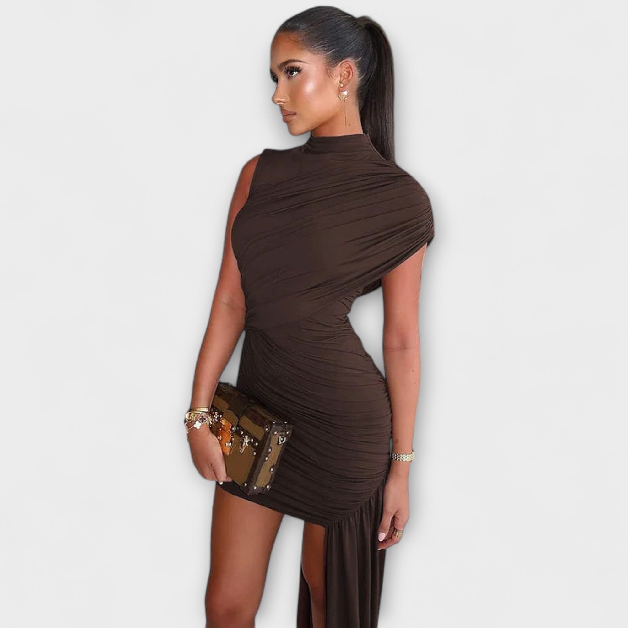 Lila - Stylish, slim-cut dress with round neckline and pleats