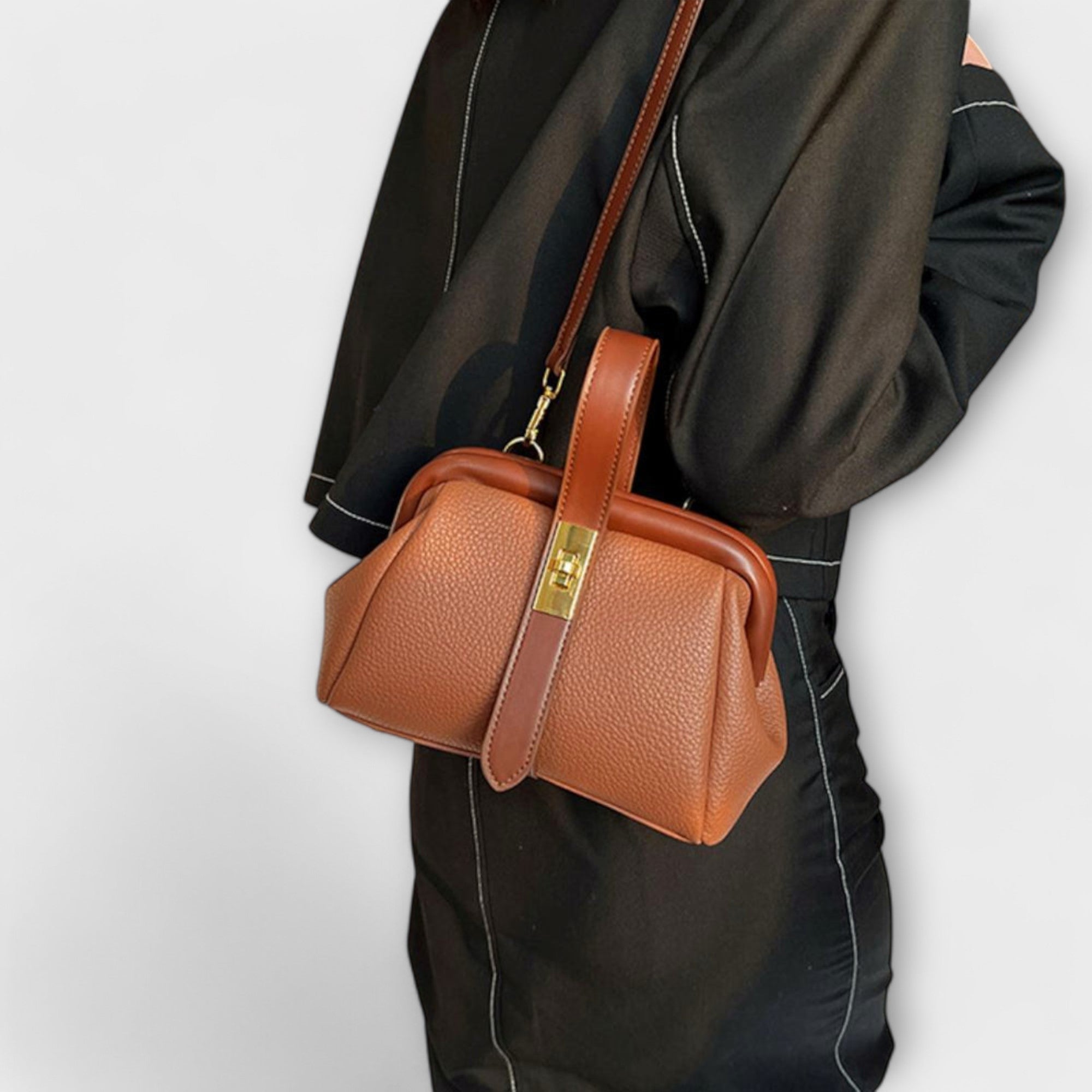 Lora. - Retro Bag