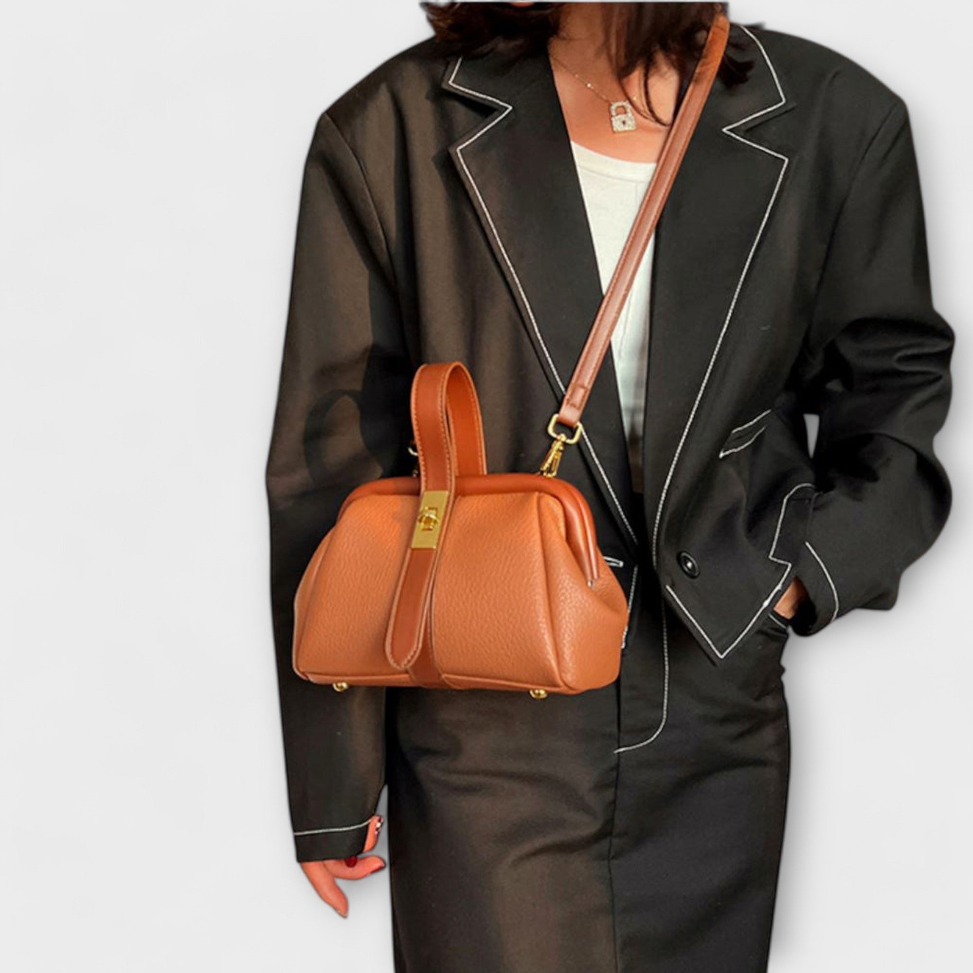 Lora. - Retro Bag