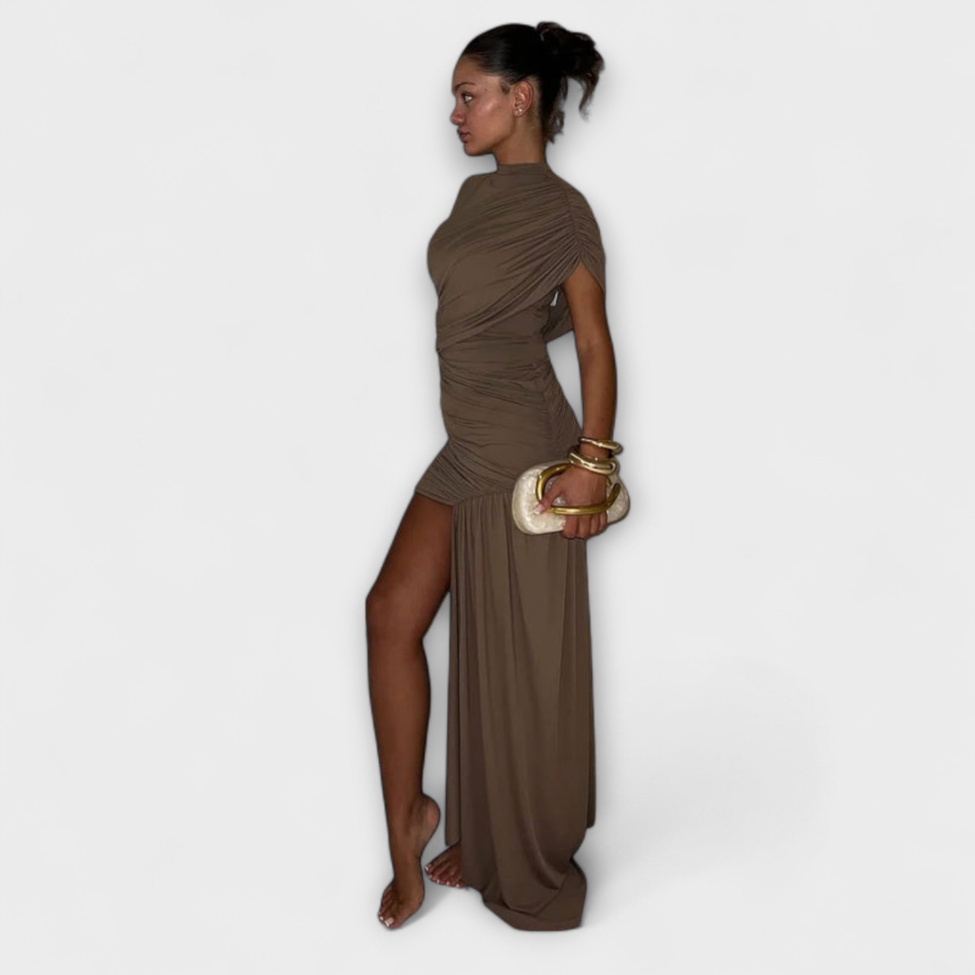 Lila - Stylish, slim-cut dress with round neckline and pleats