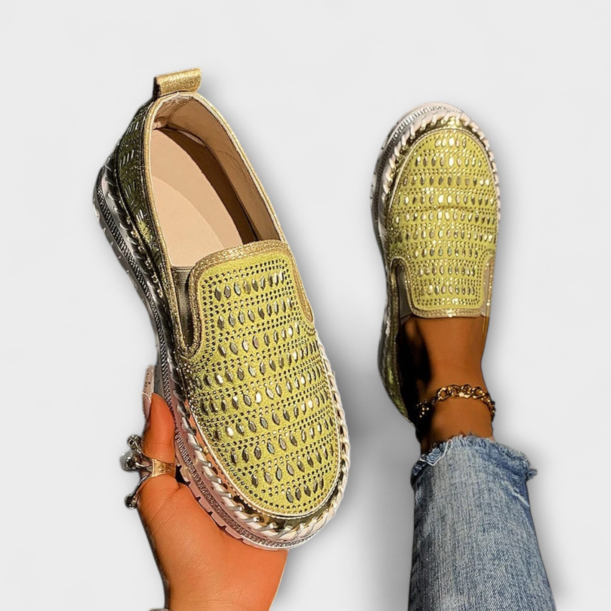Kenna – Round toe area embellished with rhinestones