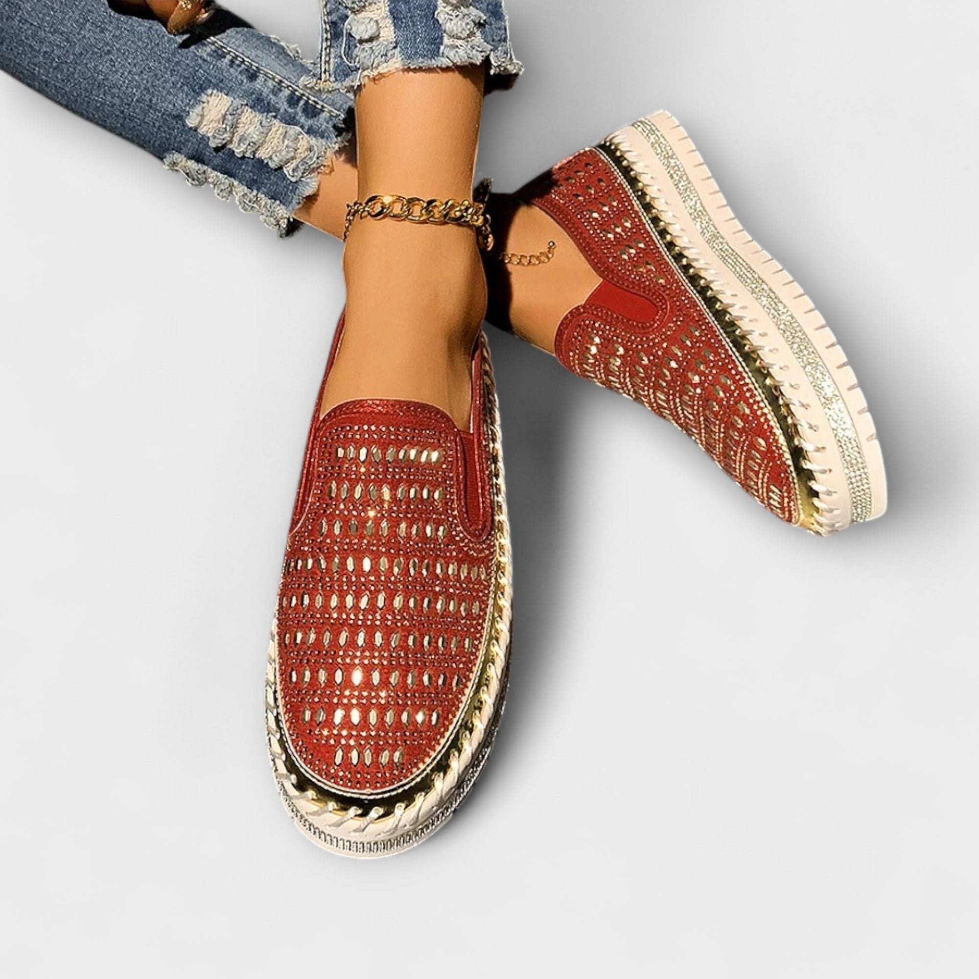 Kenna – Round toe area embellished with rhinestones