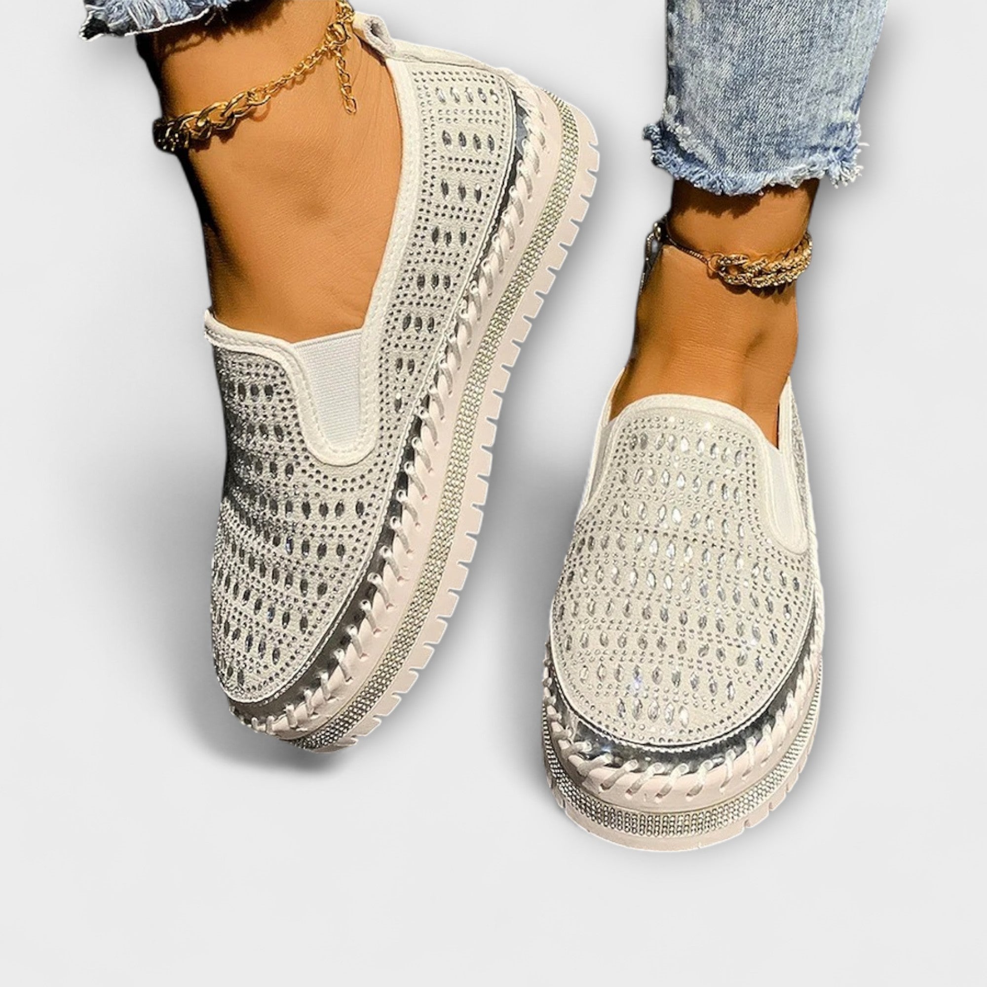 Kenna – Round toe area embellished with rhinestones