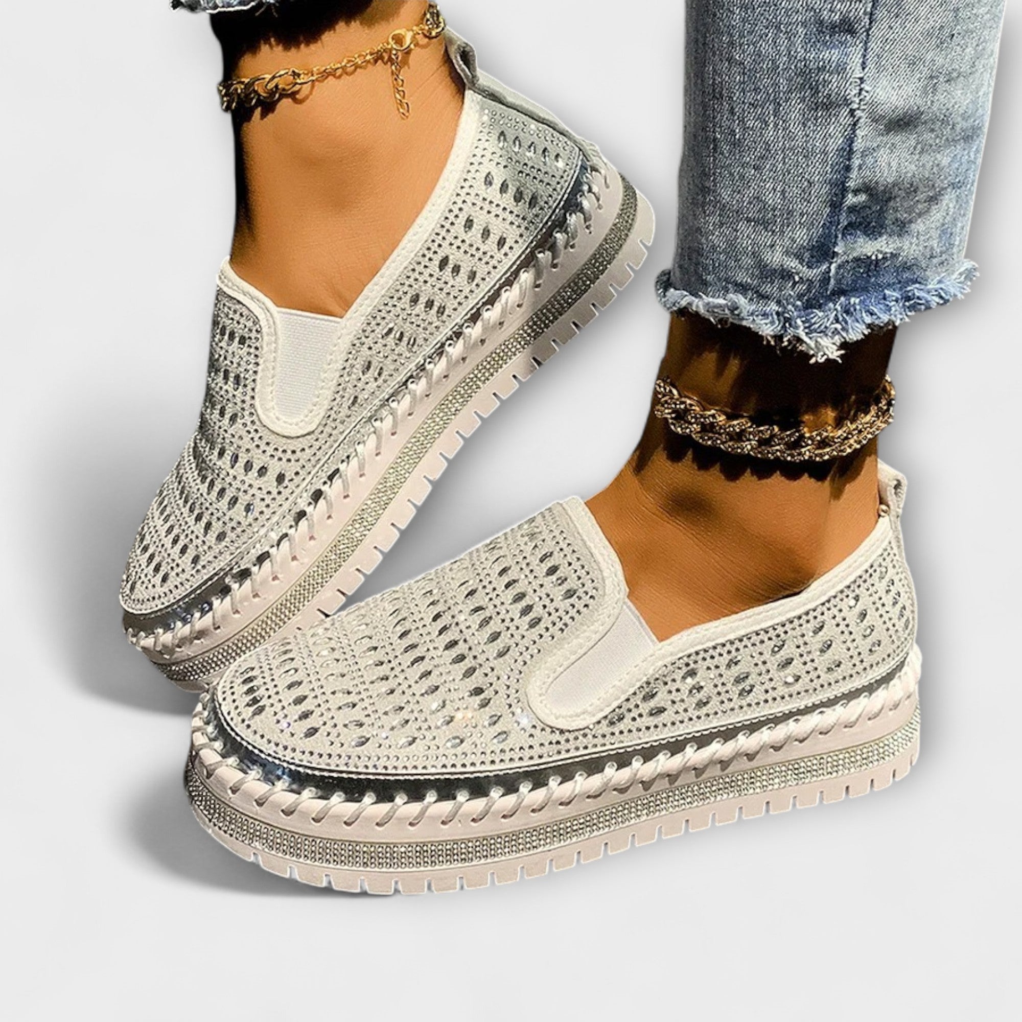 Kenna – Round toe area embellished with rhinestones