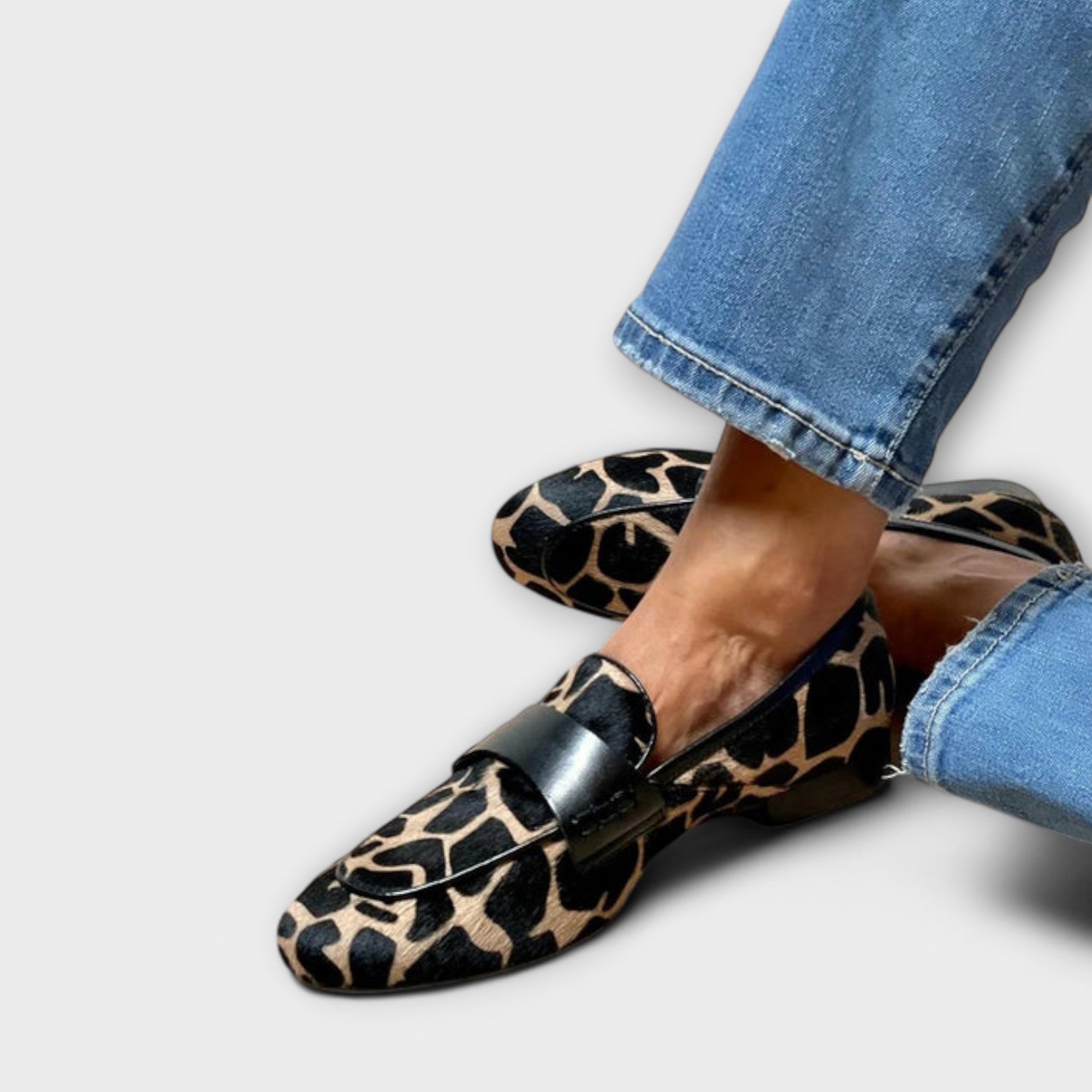Haisley – Round Slippers with Cow Pattern