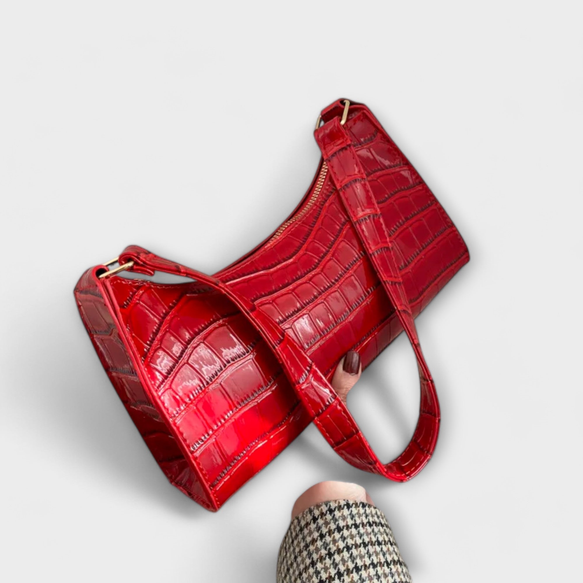 Lora. - Shiny Leather Bag