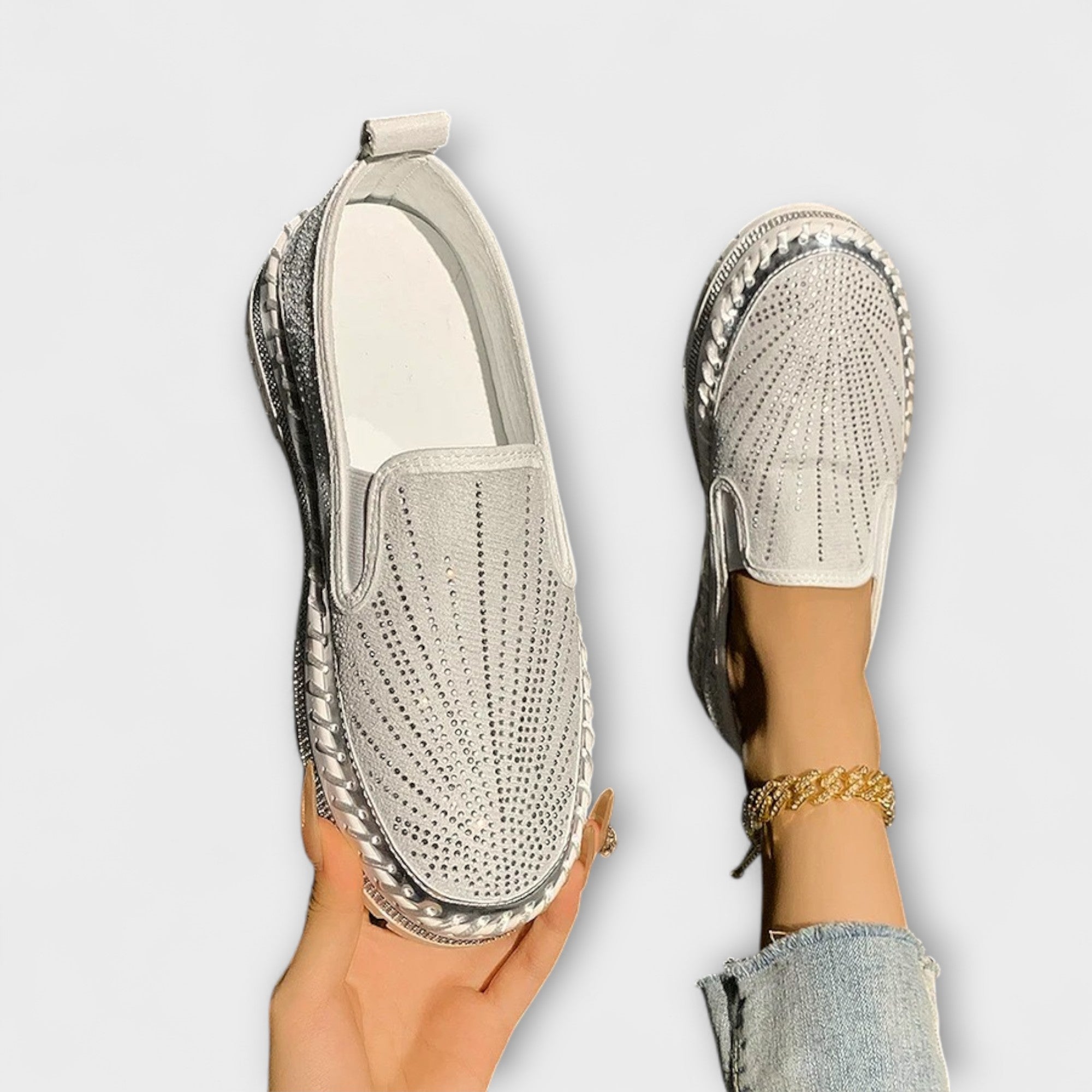 Sable – Shoes decorated with rhinestones