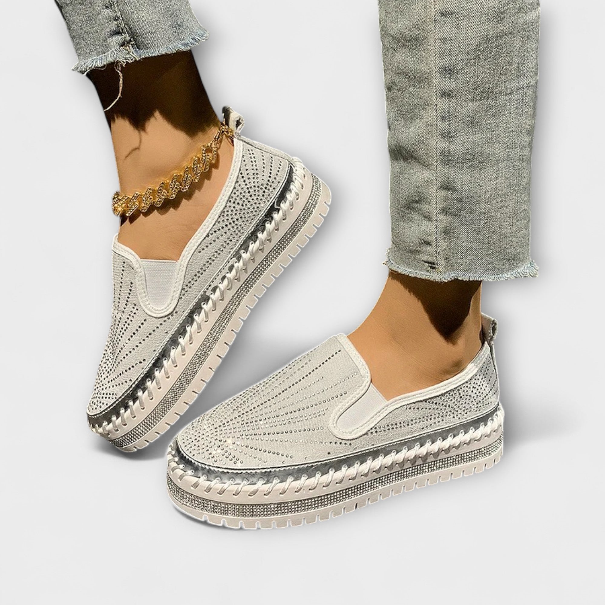 Sable – Shoes decorated with rhinestones